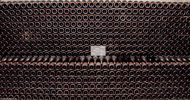 Flaschenlager im Keller von Champagne Gosset in Epernay