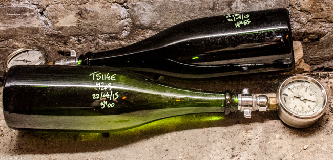 Druckmessung zur Kontrolle im Keller Champagne Gosset